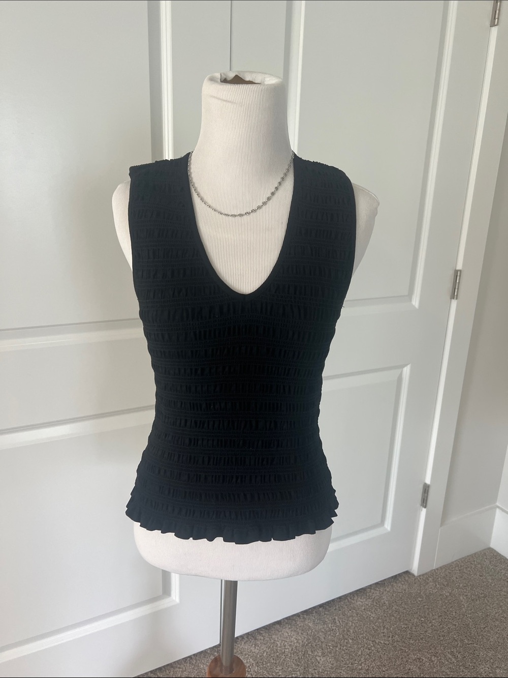 LOFT Ann Taylor Black Textured Sleeveless Knit Tank Top Size XS
